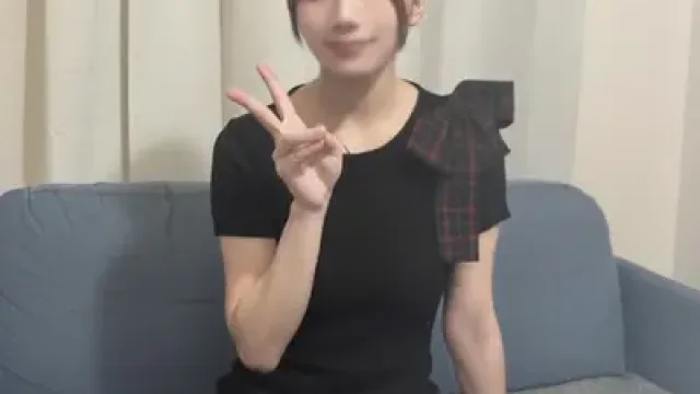 FC2-PPV-4818141 · Mizuki-chan, Model na May Maputing Balat, 3P, Dalawang Pagbuga sa Loob ng Puke
