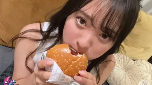 MFCL-024 · 和親吻狂女友約會回家後的悠閒時間 #果步
