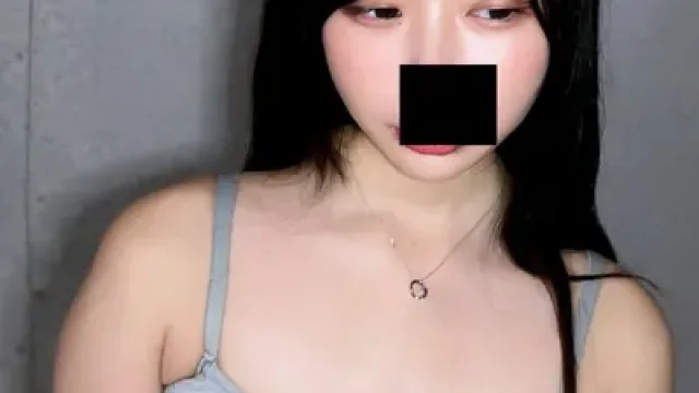 FC2-PPV-4894432 · 【얼굴 공개 해금】 『"미스콘 3관왕" 최강 비주얼 H컵 19세』 리얼 가임기 질싸 하메도리 한정 공개 영상. ※순차적 가격 인상
