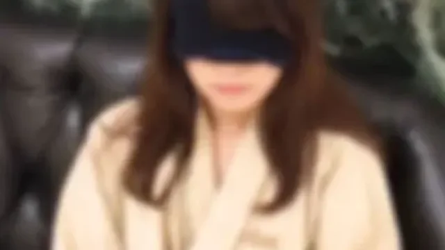 FC2-PPV-4898653 · [50% OFF Hanggang 6/3] [Personal na Pagkuha] Todo Kantutan sa Isang Slender na Empleyada, Tinanggal ang Supot sa Gitna para sa Raw Creampie...