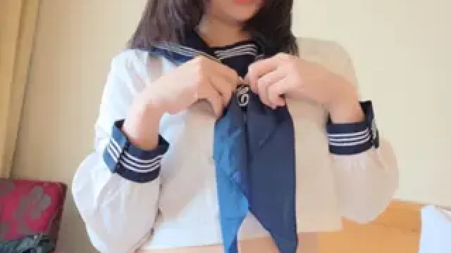 FC2-PPV-4921378 · Sans censure : Enchaînement de premières fois excitantes et gênantes ! 3 partenaires, l'odeur d'une 18 ans irrésistible... Récompense : creampie profonde !