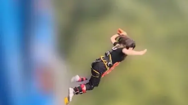 FC2-PPV-4961104 · Tili Sa Bungee Jump! [Face Reveal/Training Edition] Isang Malupit Na Boyfriend Na Pinag-jakol Ang Kanyang Girlfriend Sa Likod Ng Kotse Kasama Ang Kaibigan, Pagkatapos Ay Itinapon Sa Bangin At Pinamangingisda Na Bra Lang Ang Suot