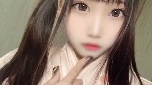 FC2-PPV-4966397 · 【Walang Mosaic】【Kita ang Mukha】【Creampie】Overnight Sex sa Hot Spring Trip Kasama ang 18-anyos na Idol na si Honoka-chan na Kamukha ni Aragaki Yui♡ Nagwala ang Tite ng Pangit na Tito sa Magulong Anyo ng Yukata, Seryosong Creampie.